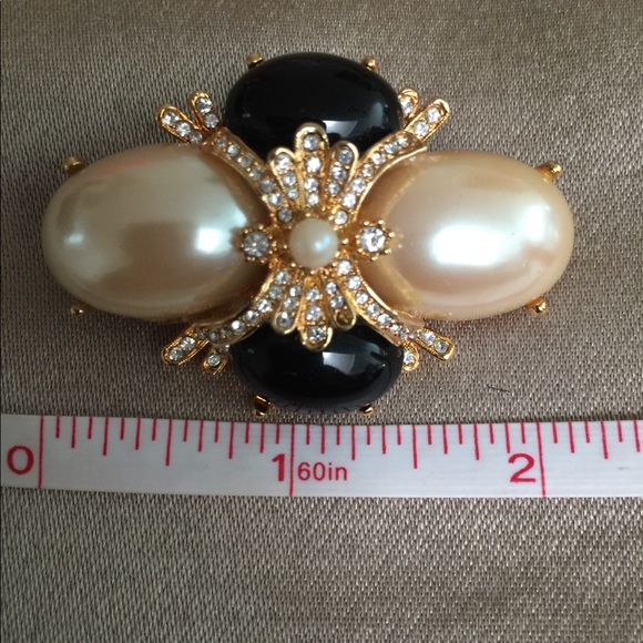 Joan Rivers Brooch - Picture 1 of 3
